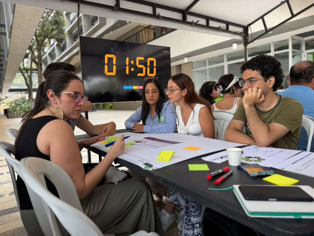 La Vicerrectoría Administrativa ejecuta las jornadas de co-creación junto a los integrantes de las Facultades UIS.