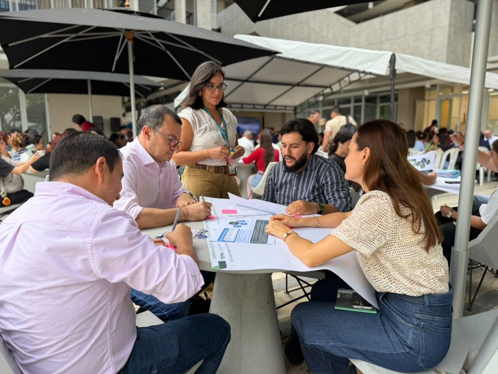 Estudiantes, profesores y administrativos participaron de las jornada de co-creación UIS.
