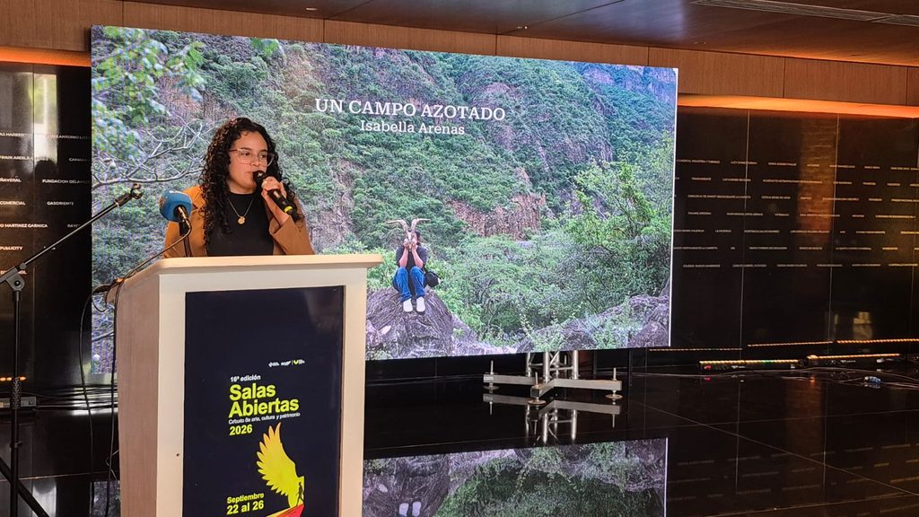 Isabella Arenas presentó en el lanzamiento de Salas Abiertas su investigación