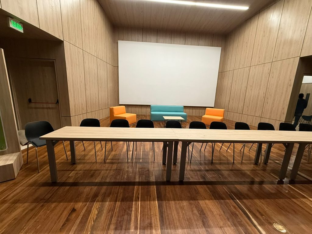 dotación de su auditorio UIS Málaga
