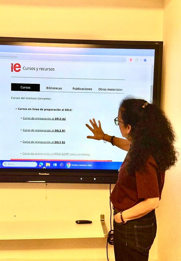 profesora Yenis Álvarez, egresada UIS
