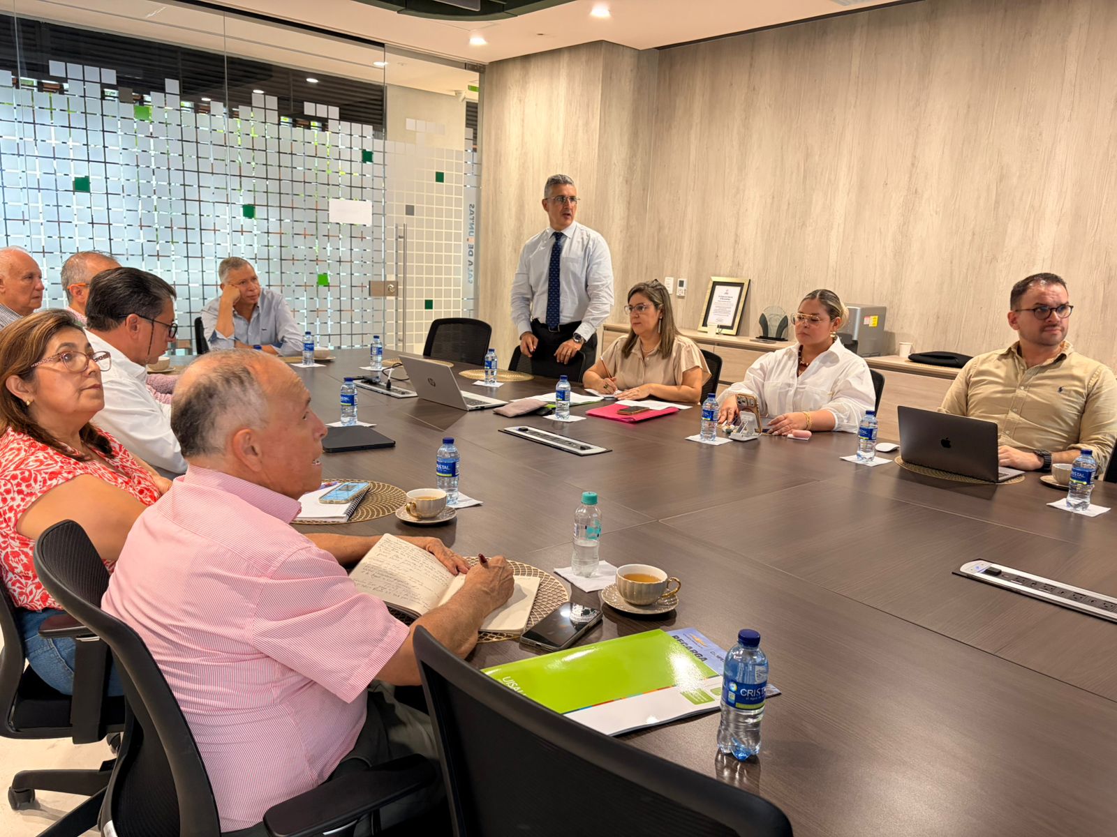 Director de UISALUD hablando a los asistentes al Consejo directivo de UISALUD