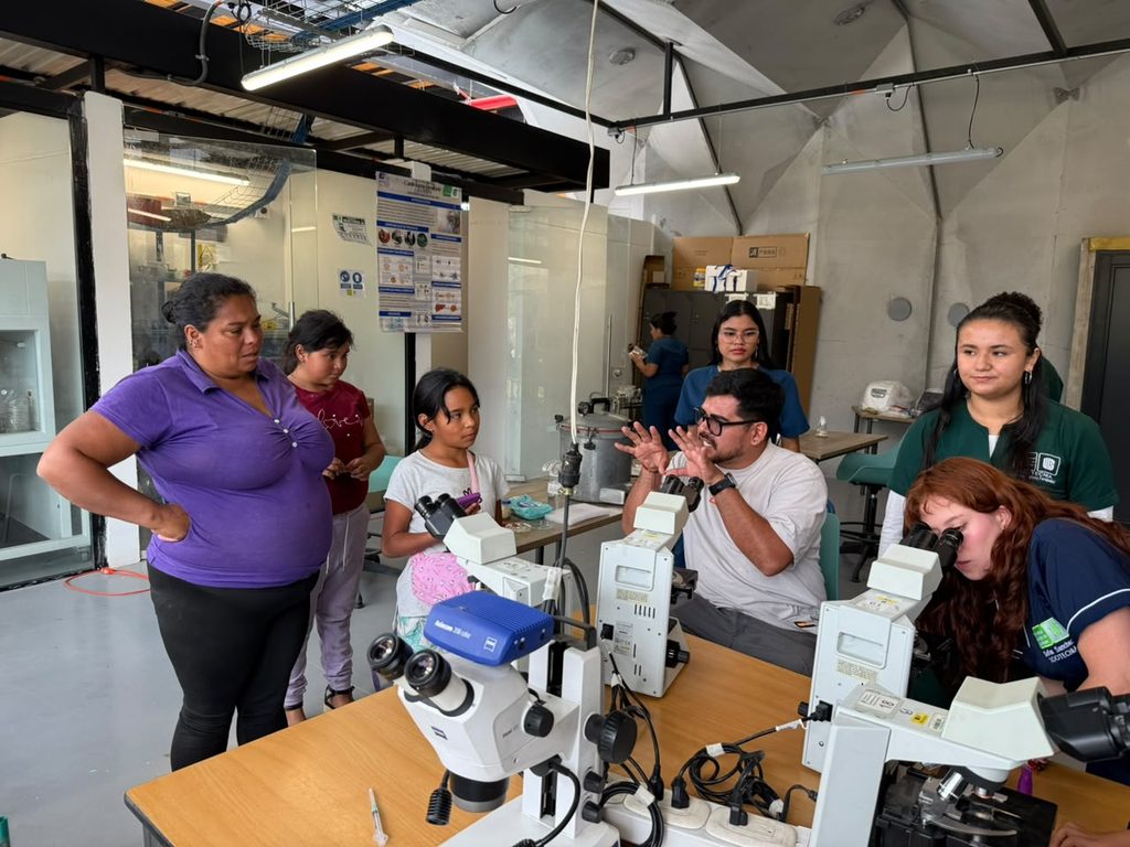 Participantes taller de producción de hongos comestibles