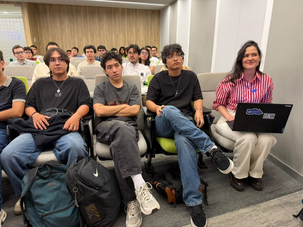 Estudiantes UIS asisten a reunión gamer con representantes de Electronic Arts.
