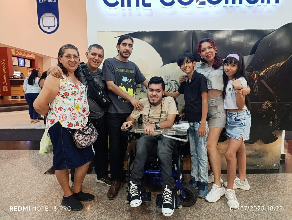 Daniel Eduardo Zapata junto a sus padres y hermanos