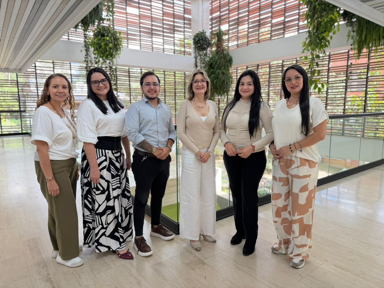 La vicerrectora académica UIS recibió a las representantes de educación superior de Bucaramanga y Manizales, compartiendo experiencias exitosas.