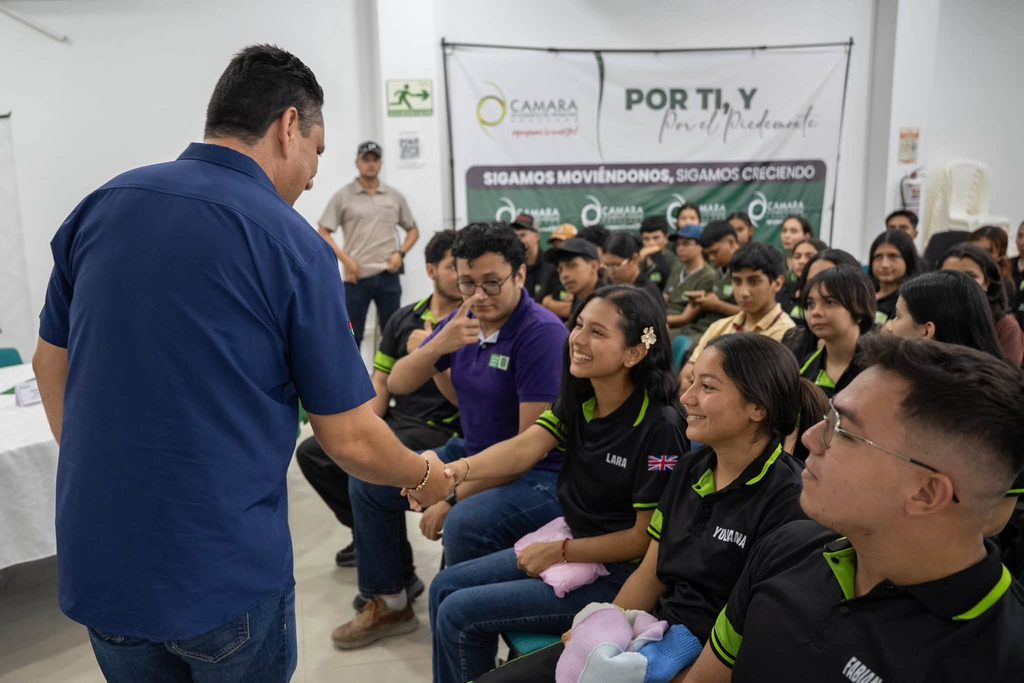 Gobernador de Arauca saluda a estudiantes UIS Saravena
