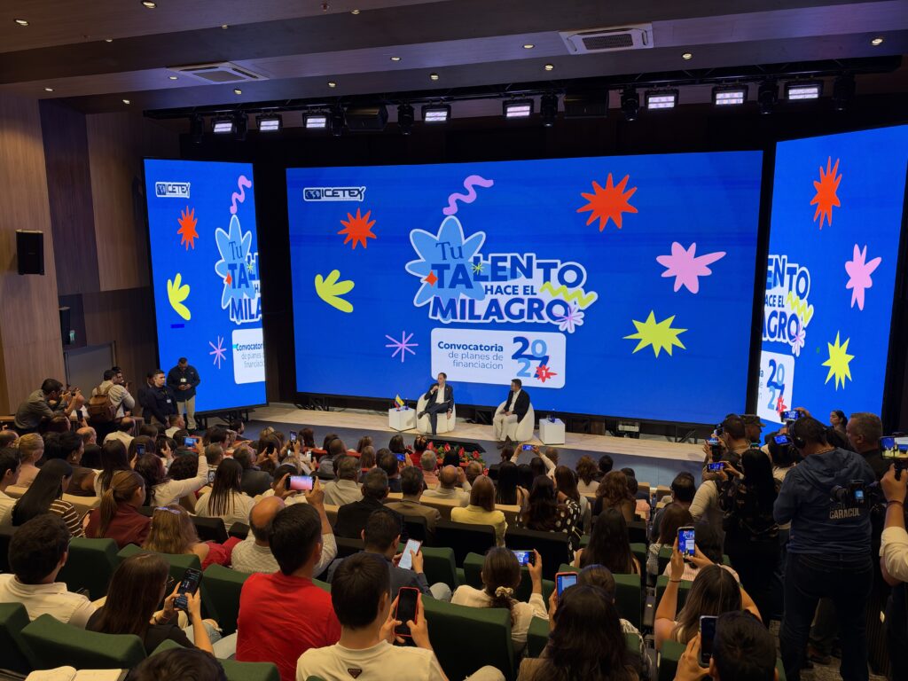 Participantes del lanzamiento de los créditos educativos del icetex Tu Talento Hace el Milagro