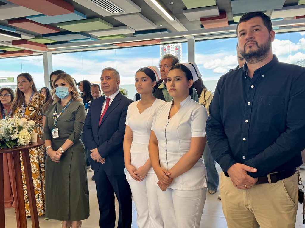 Inauguración piso 13 HUS