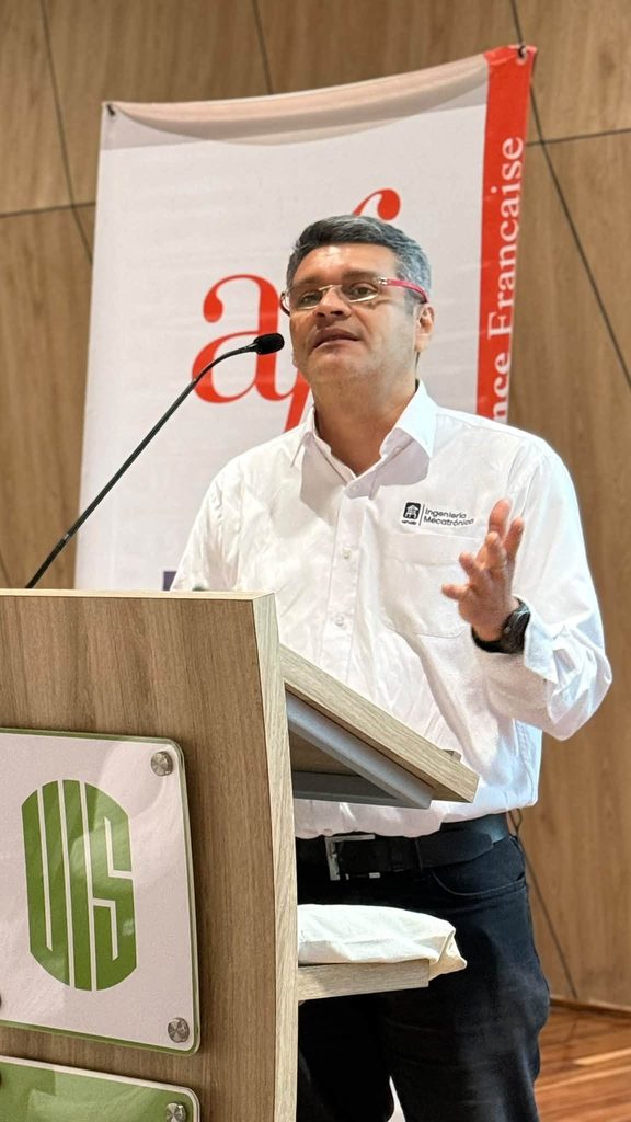 Ciro Miguel Caballero, administrador de la Alianza Francesa de Bucaramanga