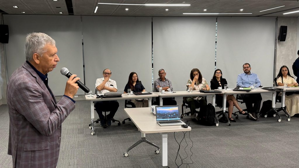 Rector durante Visita de pares