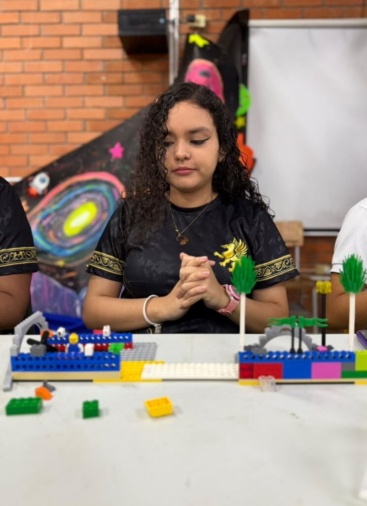 Students from Colegio Nuestra Señora del Pilar participated in the STEM MóviLab-UIS activity.