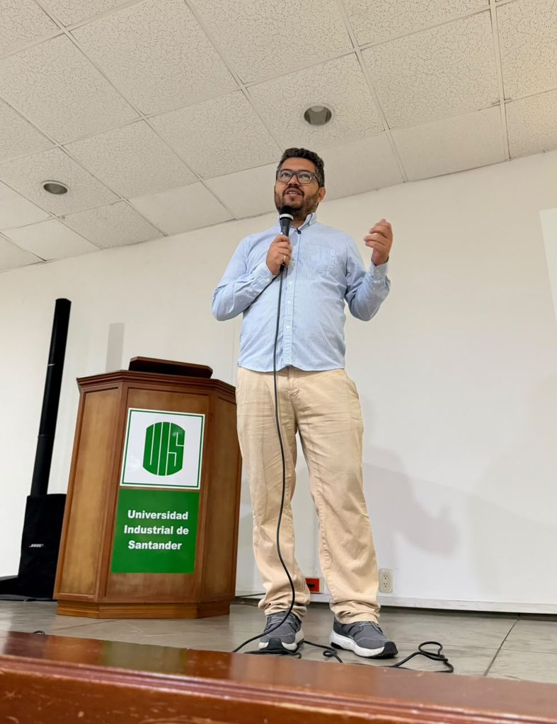 Arnold Rafael Bohórquez, profesor de la Escuela de Química.