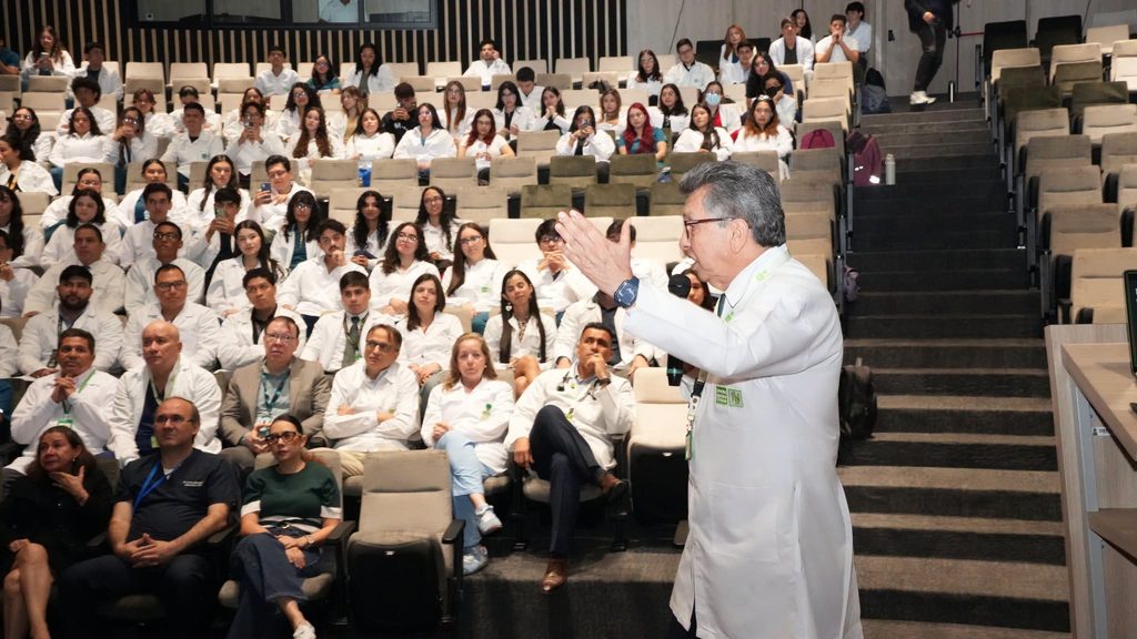 Profesores y estudiantes en el homenaje