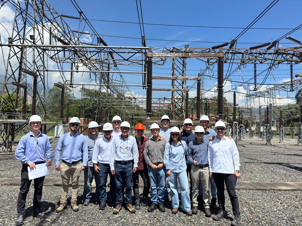 estudiantes-ingenieria-electrica-uis-visitas-tecnicas-sector-electrico