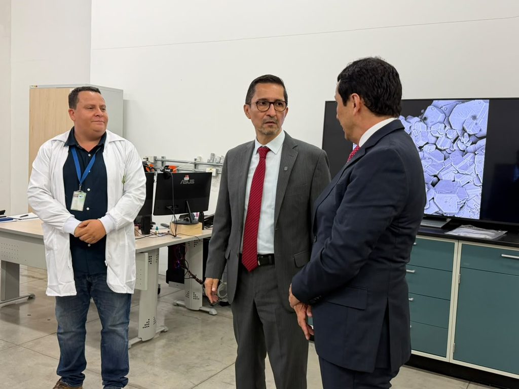 Visita viceministro a la UIS 