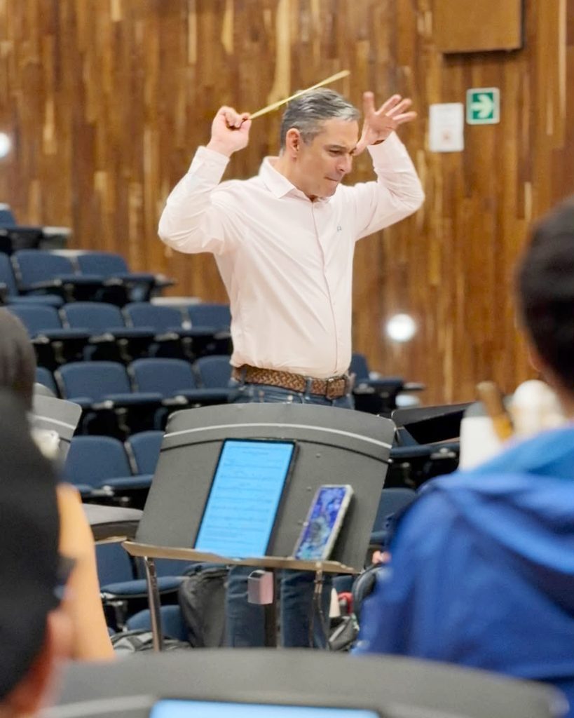 Profesor UIS Guillermo Gordillo en master class con la UNAM