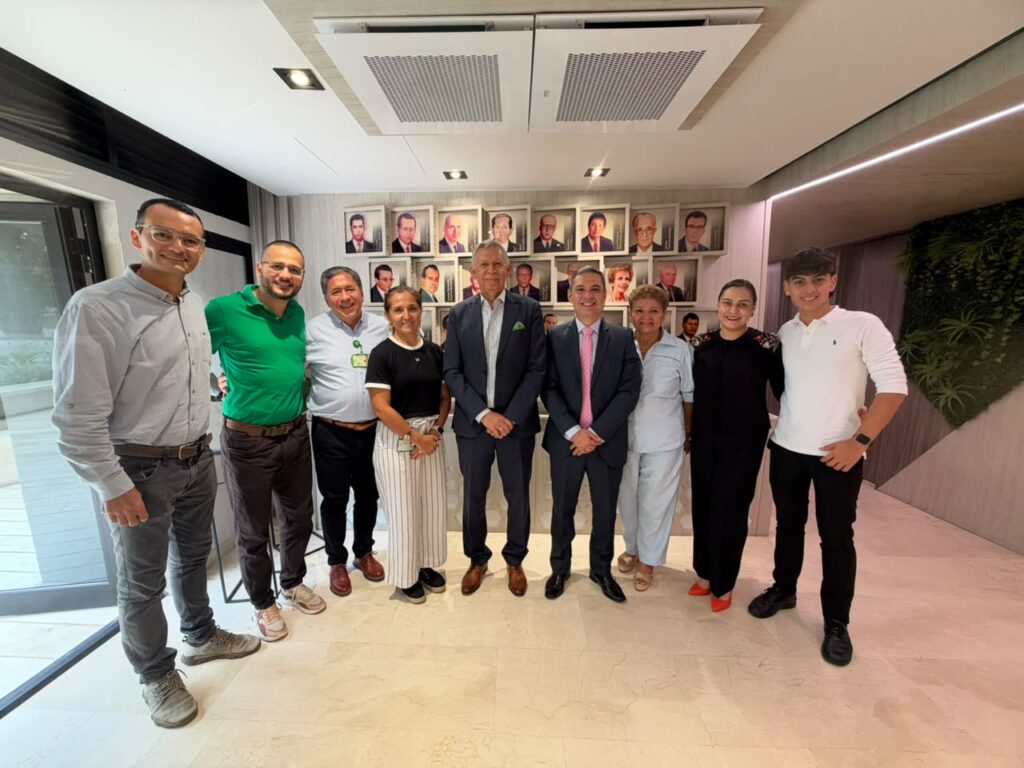 Foto grupal nombramiento director cultural UIS 2026